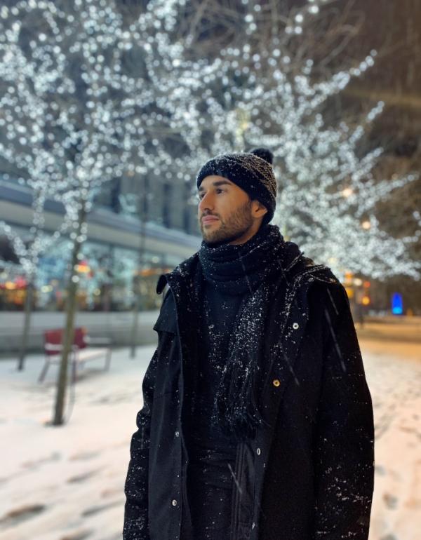 "Recomiendo viajar en otoño, hermoso y colorido; ves las calles cubiertas de nieve", expresó el estudiante