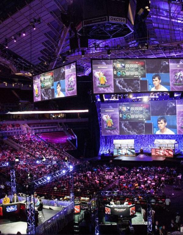 Estadio lleno para ver una final de eSports. (Dota 2)