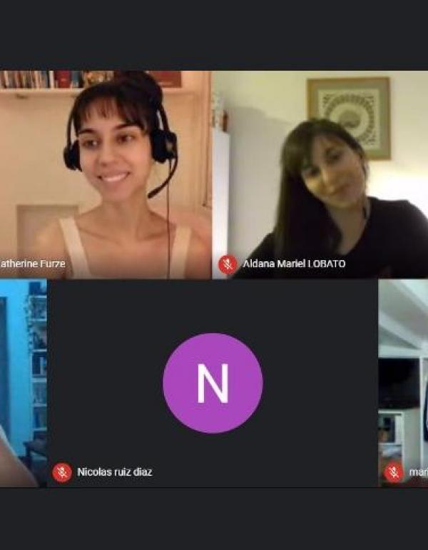 Prof. Libardi con alumnas del taller