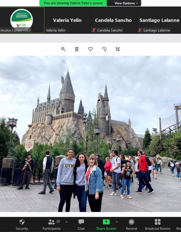 Valeria compartió su experiencia de intercambio en el extranjero.