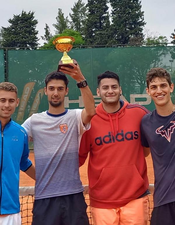 Los campeones Santiago Bodetto y Nicolás De Marco, y los subcampeones Franco Gabriel De Roia e Ignacio López Menéndez. 