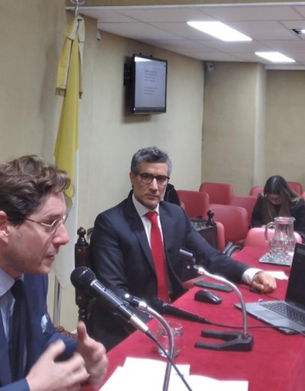 Dr. Christophe Barbato, el profesor USAL Santiago Deluca y el profesor de la UB Patricio De Giorgis, Presidente de AdEI.