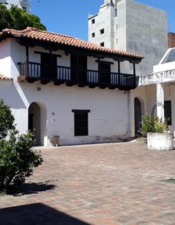 La casa de los Aldao, ocupada actualmente por la Junta Provincial de Estudios Históricos, es uno de los más antiguos ejemplos de arquitectura doméstica, no sólo de Santa Fe, sino también de toda la Argentina, merecimiento por el cual desde 1942 es Monumento Histórico Nacional.