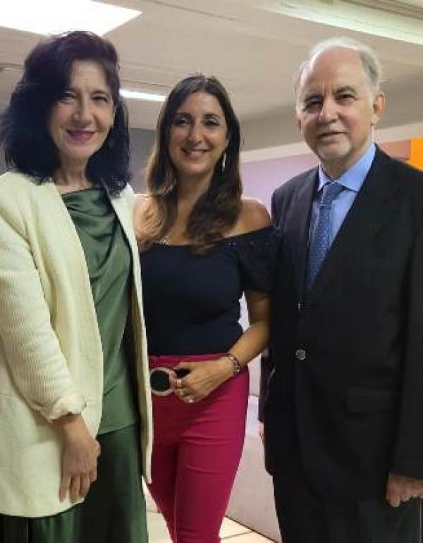 Dra. Alexandra Testino Zafiropoulos, Directora de Relaciones Internacionales para la Facultad de Letras del Instituto Católico (ICP) de París, la Decana de la Facultad de Ciencias Sociales de la Universidad del Salvador, Dra. Mariana Colotta y el Decano de la Facultad de Filosofía, Letras y Estudios Orientales, Dr. Bernardo Nante
