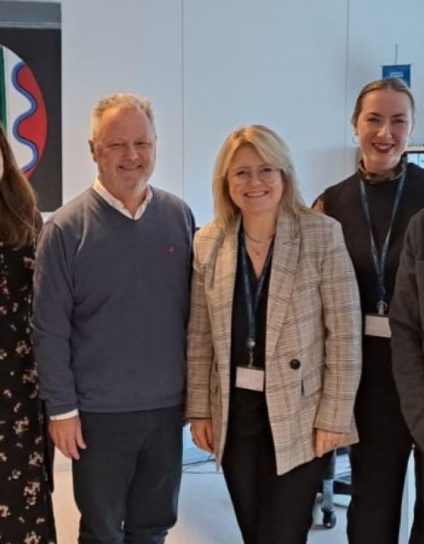 Pablo Nielsen con los miembros de la División Internacional: Svava Berglind Finsen, Nanna Teitsdóttir (Project Manager), Pablo Nielsen, Friðrika Þóra Harðardóttir (Directora), Árný Lára Sigurðardóttir y Brynjar Þór Elvarsson.