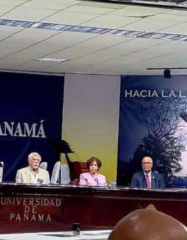 Acto inaugural: Dres. Ricardo Losardo (Argentina, Presidente de la Academia Panamericana de Historia de la Medicina), Oris Lam de Calvo (Decana, Facultad de Medicina, Panamà), Eduardo Flores Castro (Rector, Universidad), Carlos Viesca Treviño (México, Presidente de la Sociedad Internacional de Historia de la Medicina), Dana Baran (Rumania, Secretaria General de la Sociedad Internacional de Historia de la Medicina) y Luis Cornejo (Presidente del Congreso Panamericano).