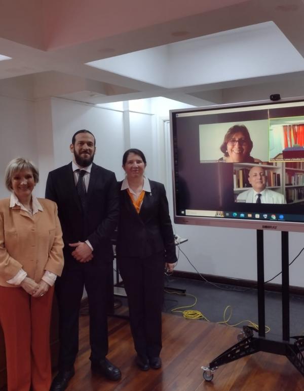 Dra. María Montserrat Llairó, Dr. Matías Dib y Dra. Adela Salas.