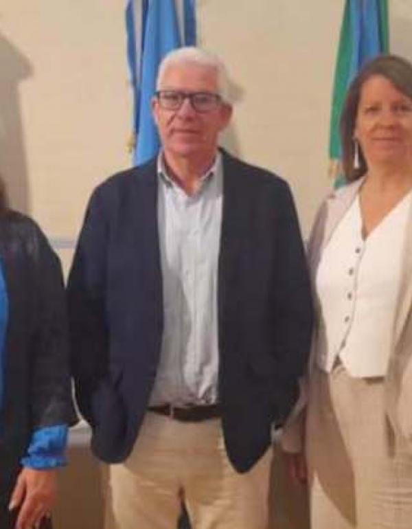 Mariana Ruiz, Colaboradora de la Secretaría de Ingreso y de Vinculación Institucional de la USAL; José Naranjo, Vicerrector de Empleabilidad y Redes Internacionales de la Universidad Internacional de Andalucía y Romina Cavalli, Vicerrectora Académica de la USAL