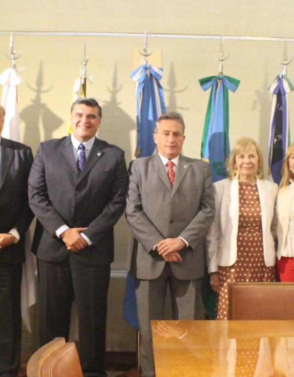 Esteban Annecca, Mario Villar, Humberto J. Bertazza, Ricardo Rafael Toranzos, Carlos Ignacio Salvadores de Arzuaga, Marta Nercellas, Nora Manonellas, Susana M. Pernas y Alejandro Marti Garro.