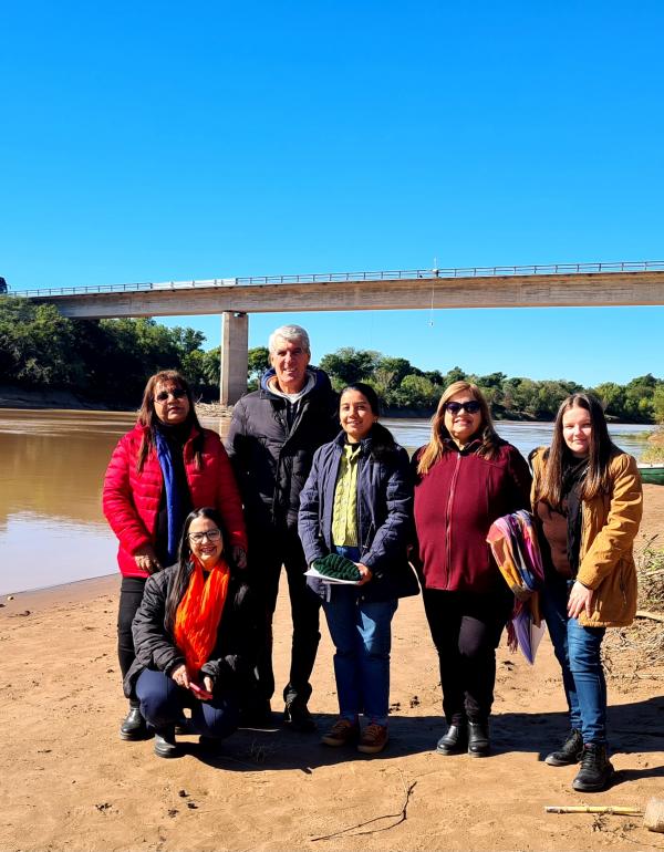 Grupo en las márgenes del río Bermejo