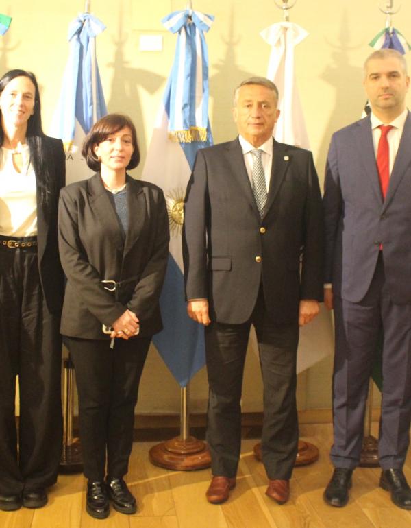 Flavio Virgara, Luciana Tondello, Tamar Lomadze, Carlos Ignacio Salvadores de Arzuaga, S.E. Gvaram Khandamishvili y Roxana Ruffo.