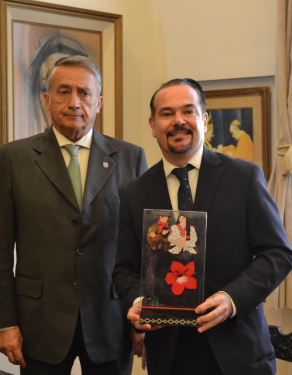 Rector de la USAL, Carlos Ignacio Salvadores de Arzuaga y el Embajador de la República Francesa en Argentina, Romain Nadal