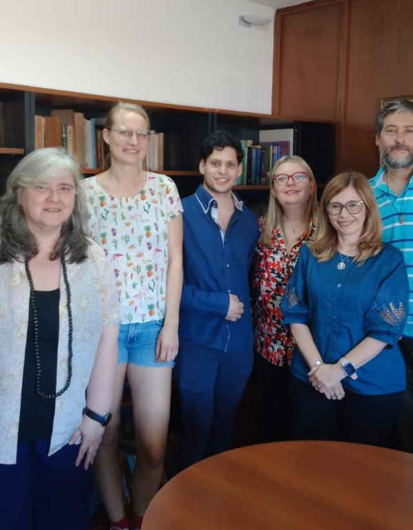 Andrea Hudym, Directora de la carrera de Letras; Fenja Jacobs, Afonso Rosado Hernández, Marcela Crespo, Directora Programa Erasmus Urban Cultures; Claudia Pelossi; Decana de la facultad y el docente Maximiliano Linares.