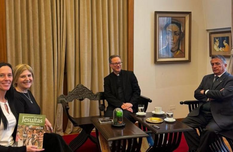 Vicerrectora de Investigación y Desarrollo, Luciana Tondello; Vicerrectora de Formación, Roxana Ruffo; Padre Álvaro Pacheco Carve S.J. y Carlos Ignacio Salvadores de Arzuaga, Rector de la Universidad