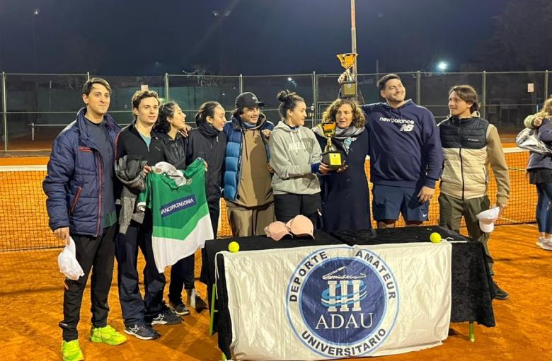 USAL Campeón en Damas y Caballeros.