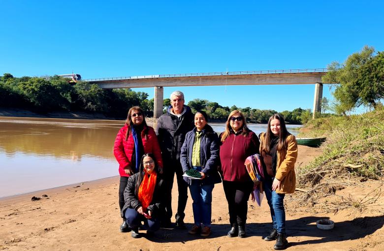 Grupo en las márgenes del río Bermejo