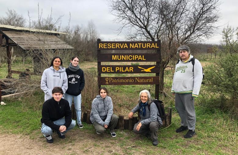 El profesor Marcelo Robutti junto a los alumnos  participantes: Joaquin Marull, Victoria Bick, Lucía Camauer, Luca Cristiani y Valentina Guzmán Carballo.