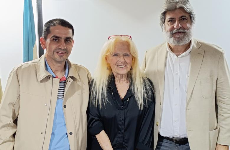 Dr. Diego Tolosa, Dra. María del Carmen Magaz, y el artista Oscar de Bueno.