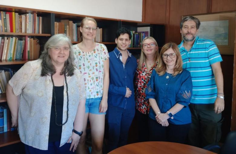 Andrea Hudym, Directora de la carrera de Letras; Fenja Jacobs, Afonso Rosado Hernández, Marcela Crespo, Directora Programa Erasmus Urban Cultures; Claudia Pelossi; Decana de la facultad y el docente Maximiliano Linares.