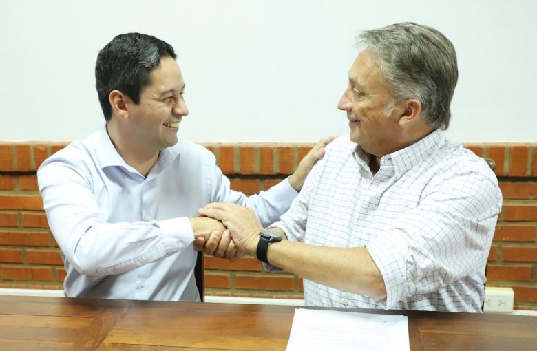 Intendente de la Municipalidad de Gobernador Virasoro, José Guillermo de la Cruz y el Rector de la Universidad del Salvador, Carlos Ignacio Salvadores de Arzuaga.