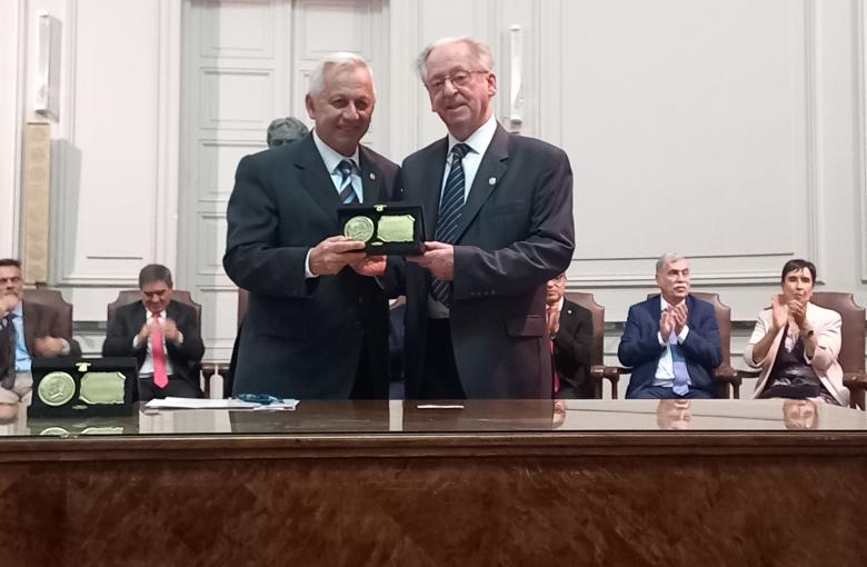 Dr. Daniel Martínez y el Dr. Cristóbal Papendieck.