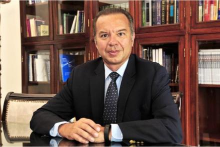  Dr. Daniel Scorsetti, Presidente de la Sociedad Panamericana de Córnea y Director de la carrera de Especialización en Oftalmología de la USAL