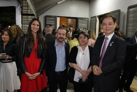 Acompañan al Embajador Yamauchi Hiroshi, el Director y las docentes de Estudios Orientales: Dr. Juan Bautista García Bazán, Dra. Cecilia Onaha y Mag. Marina Barrionuevo. 