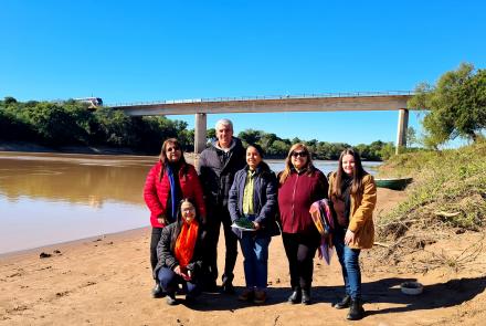 Grupo en las márgenes del río Bermejo