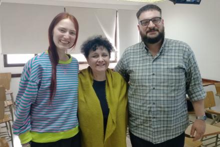 Anna Schievelbusch, Prof. Lía Rodríguez de la Vega y Martín Rosana, alumno extraordinario incorporado recientemente al primer seminario: .Philosophy, History and Phenomenology of religions on Asian Studies (Islam, India, China, Corea and Japan)