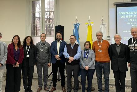 Autoridades de distintas Universidades Nacionales junto con la Decana de la Facultad de Filosofía, Historia, Letras y Estudios Orientales de la USAL, Dra. Claudia Pelossi. 
