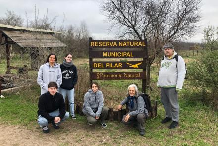 El profesor Marcelo Robutti junto a los alumnos  participantes: Joaquin Marull, Victoria Bick, Lucía Camauer, Luca Cristiani y Valentina Guzmán Carballo.