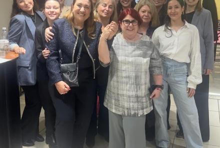 El equipo USAL de las Olimpíadas 2025 junto con los profesores Ana Kenny, Gabriela Pagani, y los tutores Mariana Pelliza y Esteban Guidi.