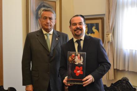 Rector de la USAL, Carlos Ignacio Salvadores de Arzuaga y el Embajador de la República Francesa en Argentina, Romain Nadal
