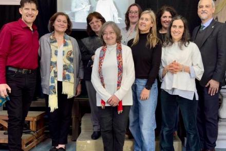 Profesores de Artes del Teatro con el Decano de la Facultad de Arte y Arquitectura el día del Homenaje a Alice Darramon de Beitía - De izquierda a derecha - Pablo Noir- Josefina Lettieri -Liliana Billo- M.Clara Beitia - Ana Revello- Gregoria Sánchez- Vanesa Banegas - María Inés Beitía - Marcelo De Simone