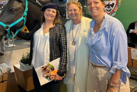 Patricia Bullrich, Senadora de la Nación, junto a Marina Sansiñena, Decana de la Facultad de Ciencias Agrarias y Veterinarias y la Vicerrectora Académica, Romina Cavalli.